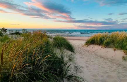 Spacious 4-Bedroom Home Near Indiana Dunes National Park - Foto 5