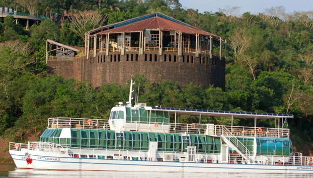 Passeio de catamarã com jantar - Foto 2, Passeio de catamarã pelos rios Iguaçu e Paraná