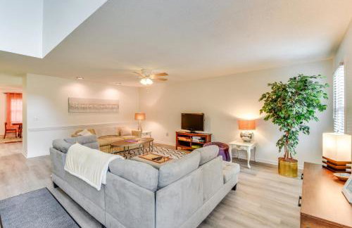 Charming Seneca Home - 3 Mi to Memorial Stadium! - Foto 5