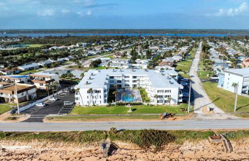 Oceanfront Elysium with a pool - Photo 43