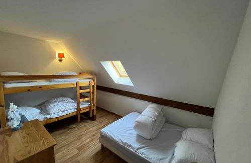 T3 duplex Super Besse, parking, piscine, wifi - Photo 17