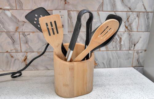 AccessibleGem 3BR Jacuzzi & Air Hockey Sleeps 13 Chinatown - Foto 39