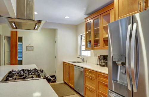 Entire House,Convinient location in Los Angeles , near Universal, Hollywood, Pets Friendly, Free WIFI - Foto 10