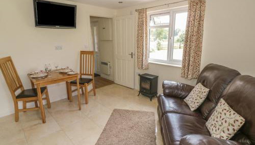 Lawn Lodge - Photo 5