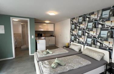 modernes Monteurzimmer mit zwei Einzelbetten - Foto 1