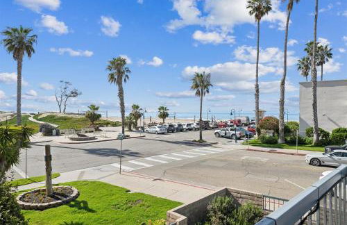 Beautiful 2 Bed Beach Condo #201 - Photo 15