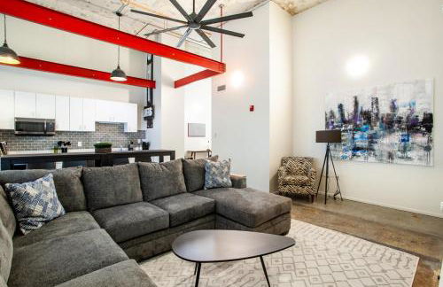 Historic Downtown Loft with Modern Flare - Foto 9