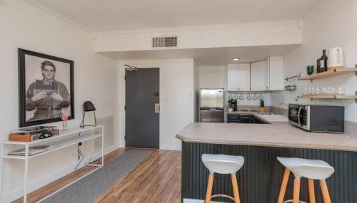 Music Row Retreat with Pool and Free Parking, Walk to Bars! - Foto 3