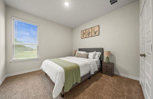 Luxurious 4 Bed Duplex Getaway! - Photo 6