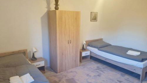 Spacious 4-Bedroom Apartment with Balcony near Frankfurt - Foto 4, towels, wardrobe