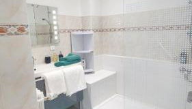 Spacieux Plages Gare Juan Les Pins - Photo 5, towels, Shower