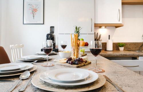 2BR Flat Near City Centre with Free Parking - Foto 52