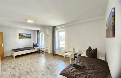 MR Living I moderne Apartments mit Einzelbetten, voll ausgestattete Küche, WLAN, Parkplatz, ideal für Monteure I DI01, DI02 - Foto 4