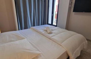 SUPERBE APPARTEMENT porte de la Cité Médiévale à SOMMIERES entièrement rénové très bien équipé 6 pers balcon clim parking privé devant - Foto 18