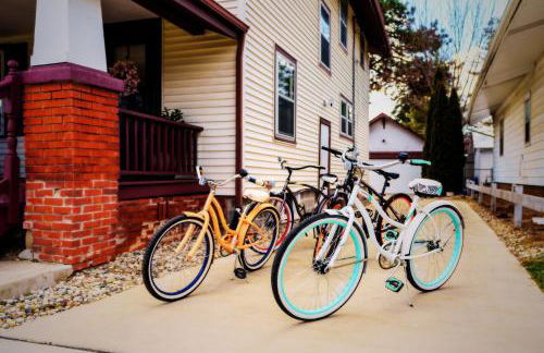 King Bed, Stocked Kitchen, Easy Driveway Parking, 2mi to Downtown & Coliseum - Foto 11