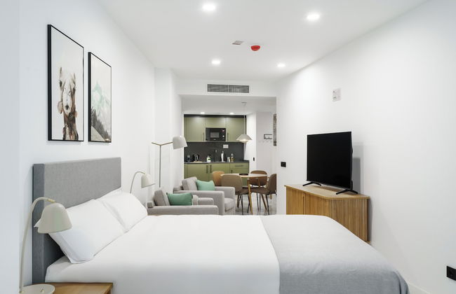 Limehome Jerez de la Frontera - Photo 7