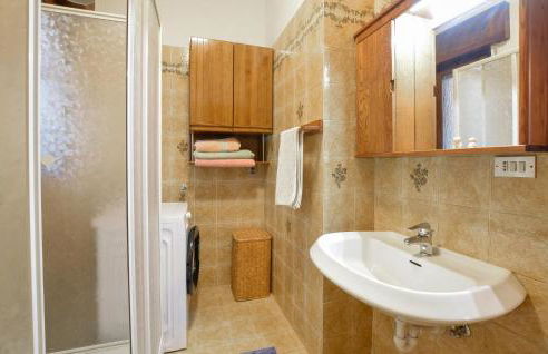 3 Bedroom Amazing Apartment In Lamon - Foto 18