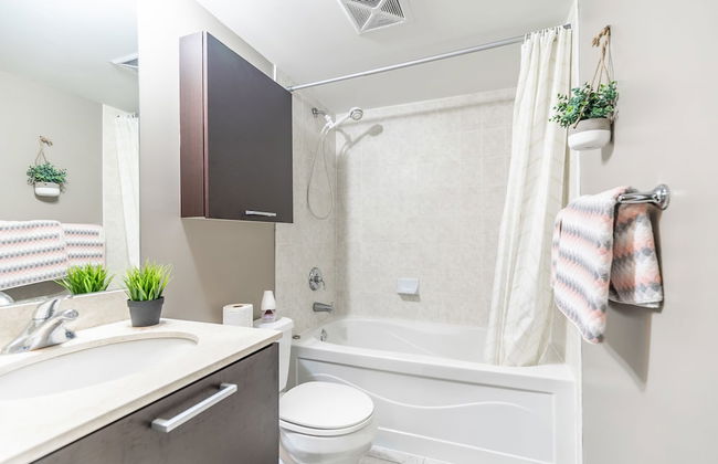 Stylish Suite in Downtown Toronto - Photo 27