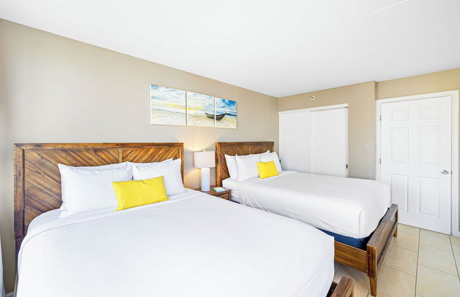 Partial Ocean View Condo with 2 Beds and Parking - Foto 51