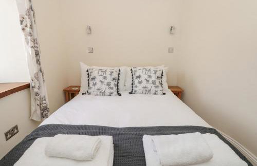 Spanish Boathouse - Photo 22