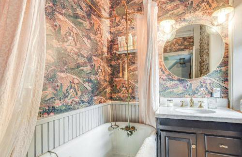 Steps to Delaware Canal Enchanting Stone Cottage! - Foto 16