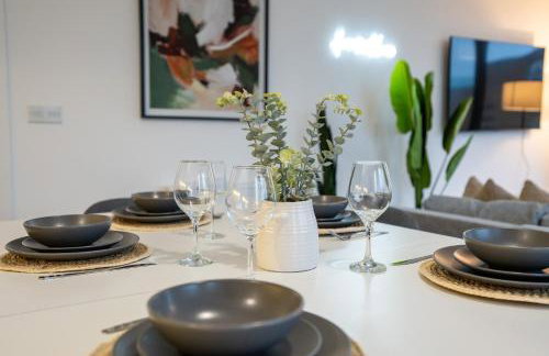 Central Wembley Stadium Luxe Stay with Pool Table - Foto 47