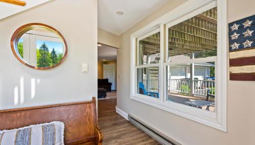 The Goat and Cherry - Dogs, Fire Pit & Hot Tub, Escape to Sister Bay! - Foto 2