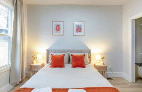 Chic 3BR-4BD-3Bath Oasis with Backyard Near NYC - Foto 14