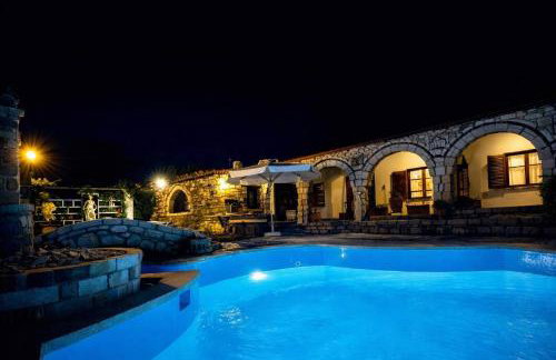 Saltos Village House - Peaceful Poolside Retreat - Foto 17