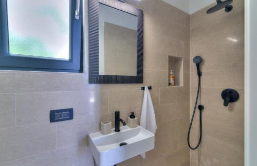 House Silence - Photo 17