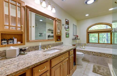 Almond Vacation Rental with Mountain Views! - Foto 17