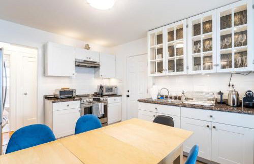 The B&W Haven 5BR Home with yard theater - Foto 14