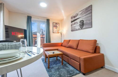 Balmoral Court -Sleeps 6 - Free Parking with Workspace - Balcony & High-Speed WiFi - Foto 3