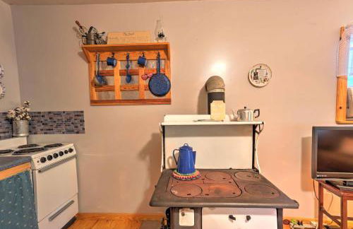 Rustic Briceville Cabin with Porch Tucked in Forest! - Foto 10