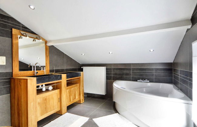 Walk Luxury Stay With Pool - Photo 32