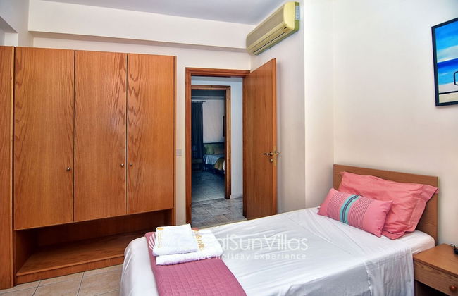 Wonderful Quiet Area, Completely Privacy, Large Private Pool, Colourful Garden - Foto 11