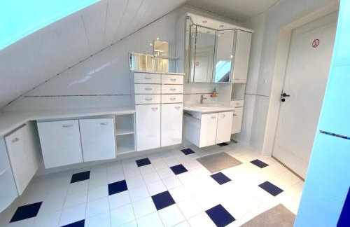 V Apartment 4 Personen - Monteurzimmer - Ferienwohnung - Kronwieden - Foto 7