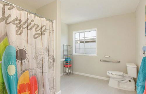 Ultimate Beach Bungalow - 1 block from beach - huge backyard - Foto 14