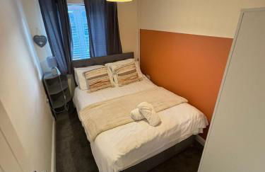 Spacious 3-Bed House - Sleeps 8 Garden & Parking - Foto 4