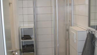 Schönes Zimmer mit Bad für Reisende - Foto 3