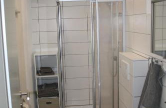 Schönes Zimmer mit Bad für Reisende - Foto 3