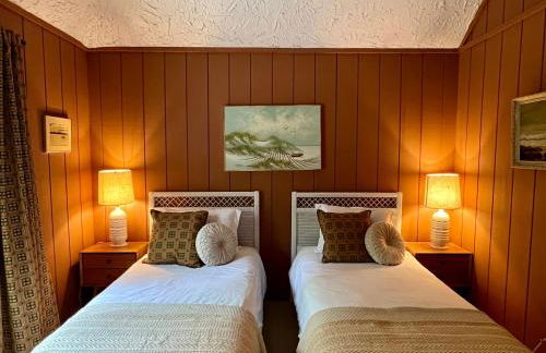 Retro Retreat with Hot Tub, Sauna & Arcade - Foto 26