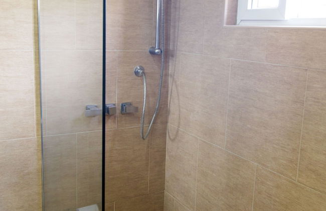 New Kingston Apartment at The Palms - Foto 24