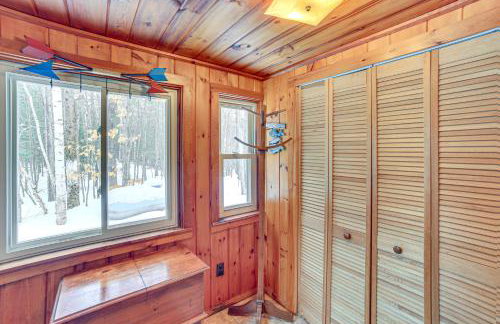 Ice Fish and Snowmobile Riverfront Manistique Cabin - Foto 19