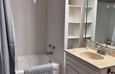 5 bedroom pool house air hockey walk to beach - Foto 21