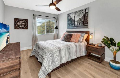 Huntington Beach, AC, Pool, Hot Tub, Detached Office, Close to Beach, Outside Entertaining Area - Photo 26