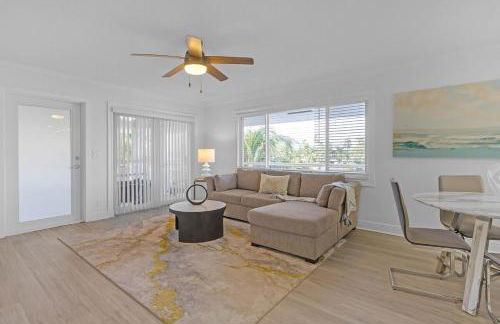 Waterfront 2BR Escape - Pool, Gym & Balcony with Intracoastal Views - Foto 32