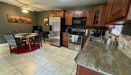 2 Bedroom Boutique Gem 10 min to the beach Washer Dryer Gated Parking Bliss 2 - Foto 2