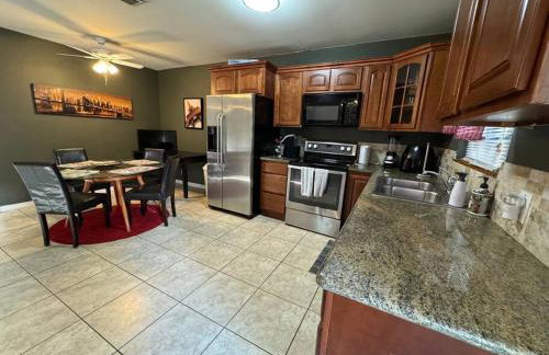 2 Bedroom Boutique Gem 10 min to the beach Washer Dryer Gated Parking Bliss 2 - Foto 2