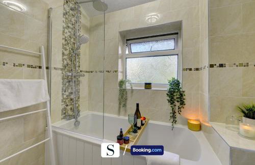 LastMinOffer 10pc Off I A Lovely Executive Home for Families or Contractors I A Lovely Garden and Parking Space I Wifi I Early check-in or Long Term Rates Available I SILVA Short Term Lets 4 out of 5 from over 650 stays - Photo 27